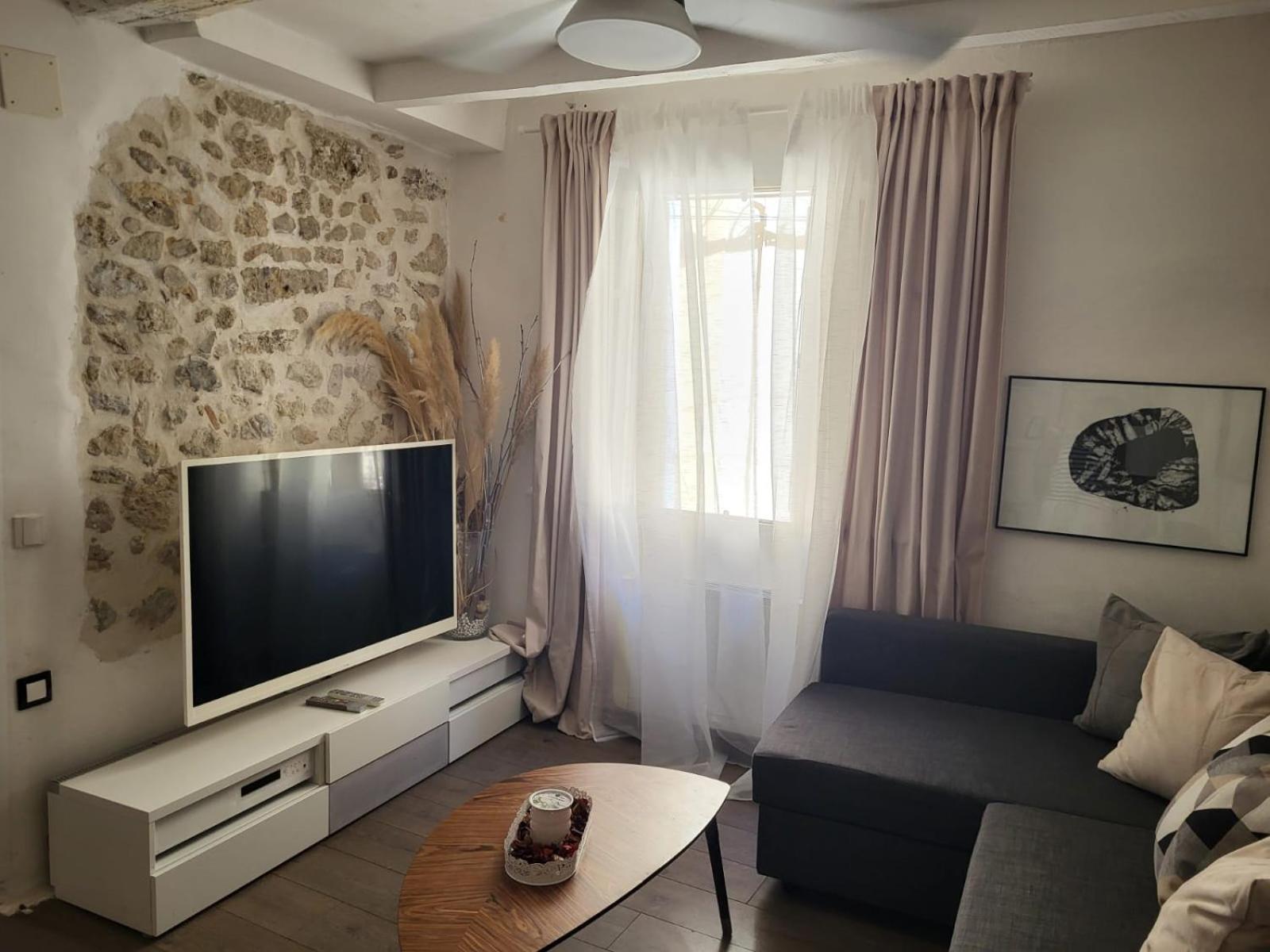 Spacious Town House With Balcony مونتانياك المظهر الخارجي الصورة