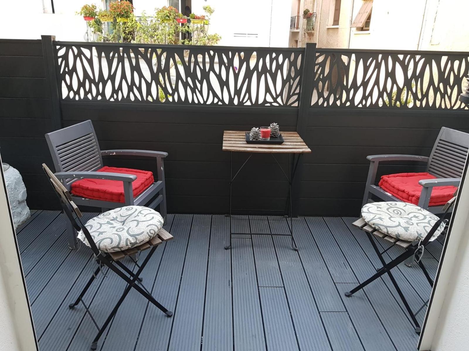 Spacious Town House With Balcony مونتانياك المظهر الخارجي الصورة